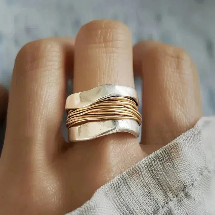 Antonia - Anillo de Plata con Hilo Dorado