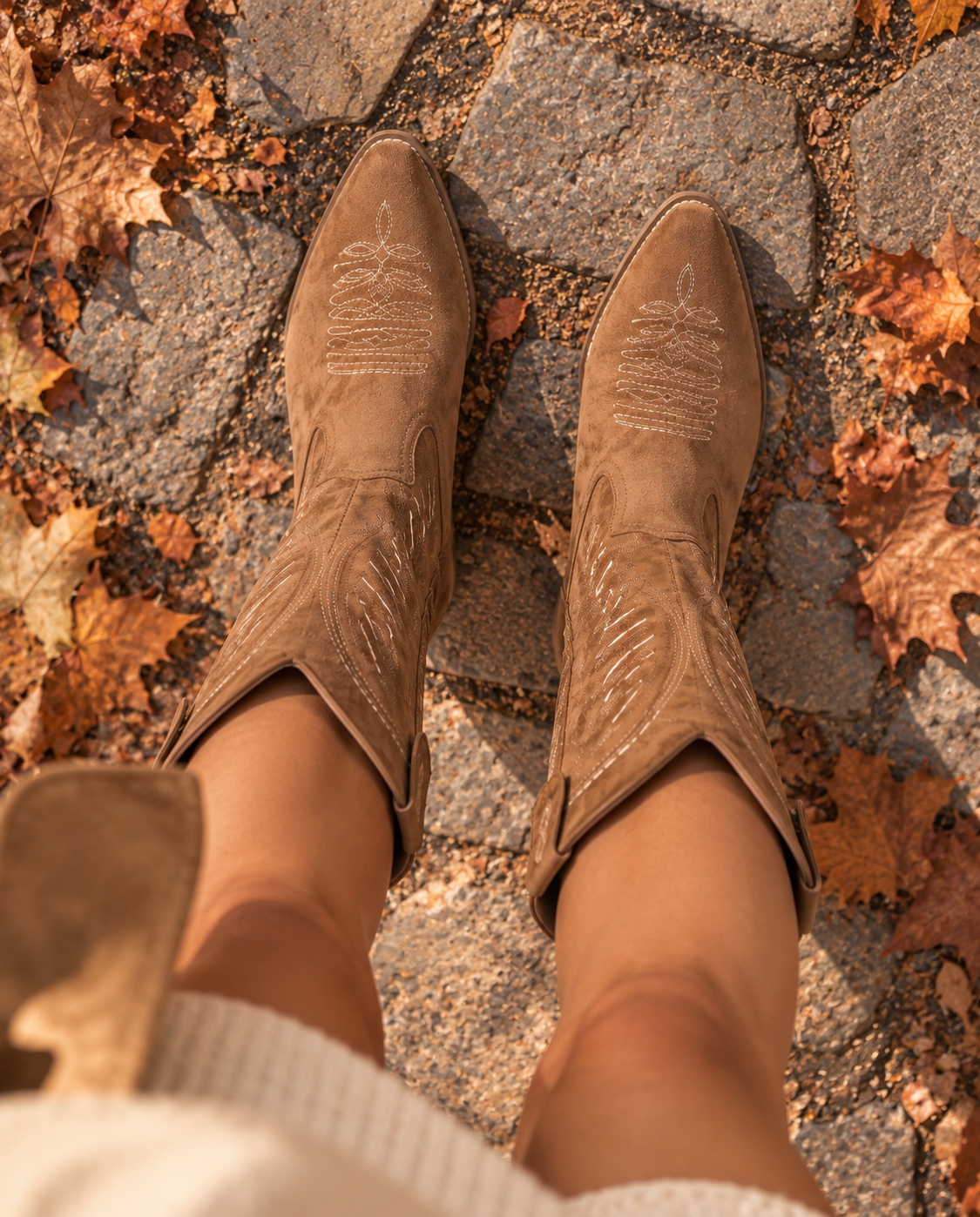 Rosalía - Botas Camperas Bordadas