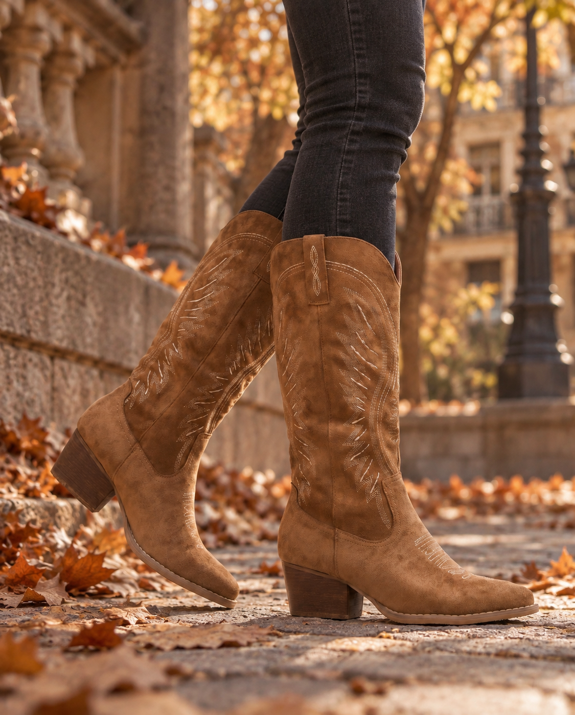 Rosalía - Botas Camperas Bordadas