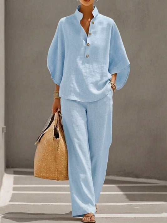 Amalia - Conjunto Fluido de Blusa y Pantalón en azul cielo